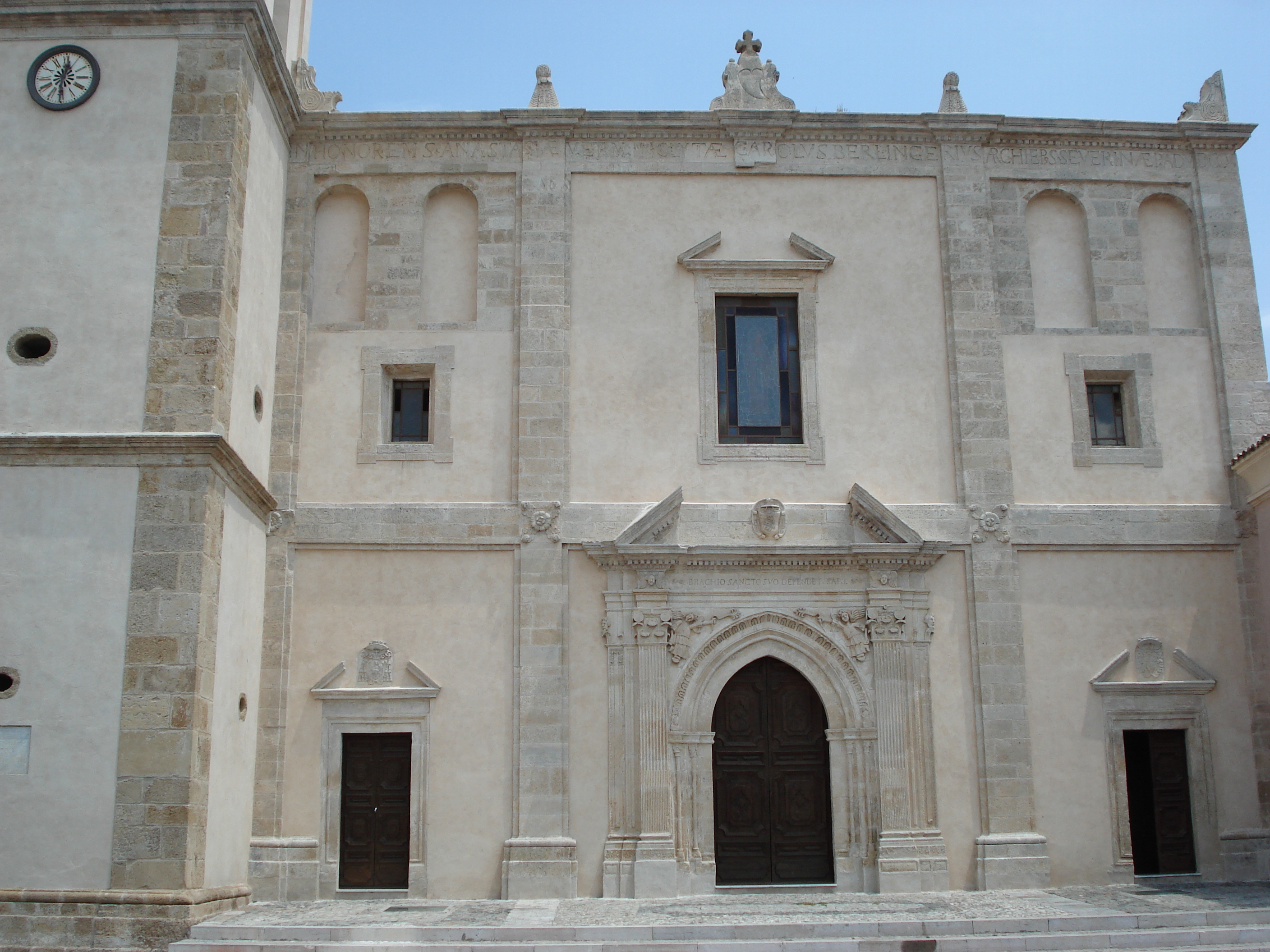 Cattedrale Santa Severina La facciata