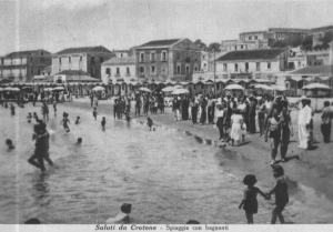009a Spiaggia con bagnanti.v.1940