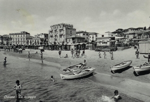 030b La spiaggia..v.1956