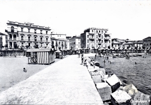 033b La spiaggia -v.1955